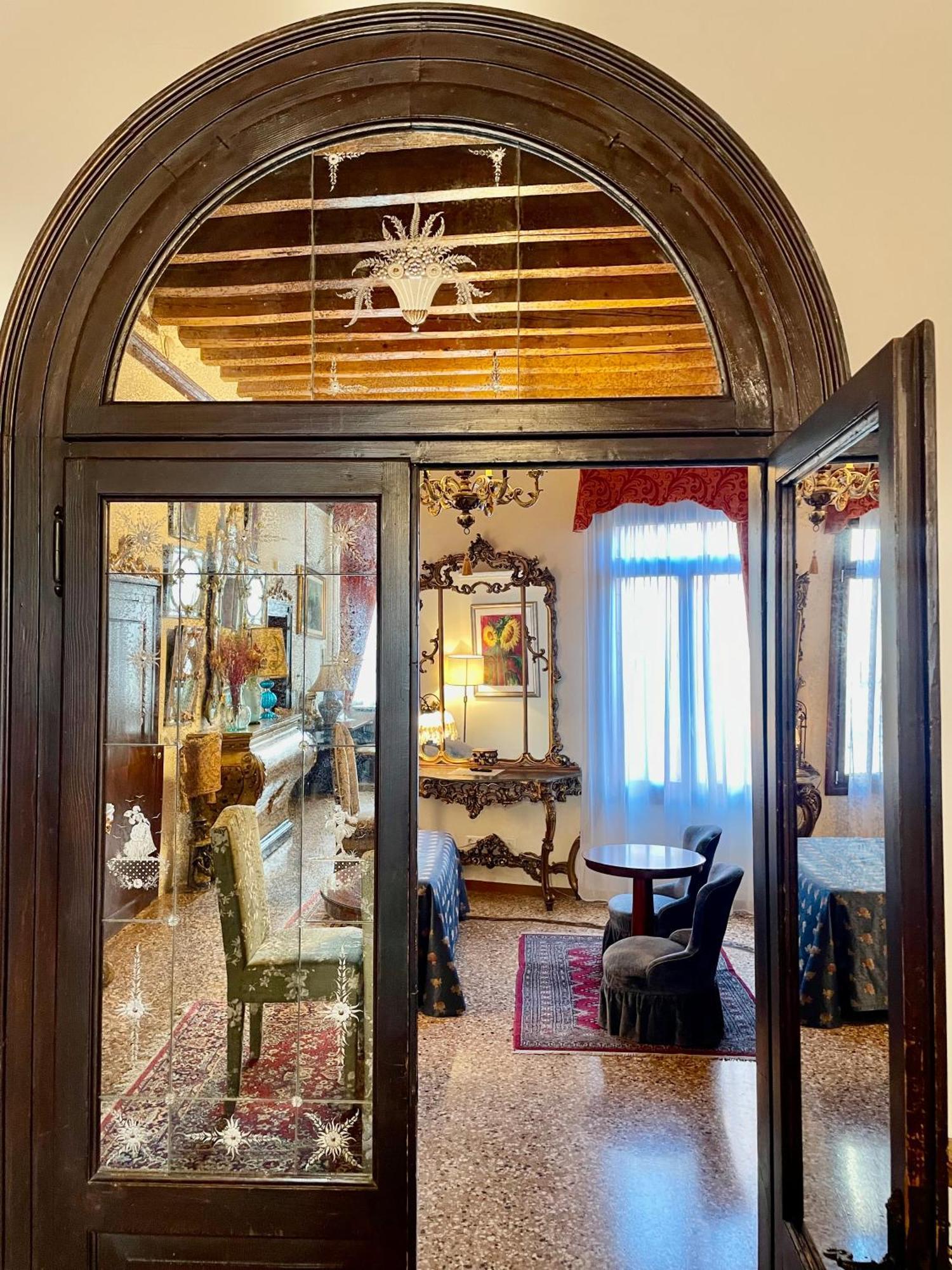 Locanda Console Palais *